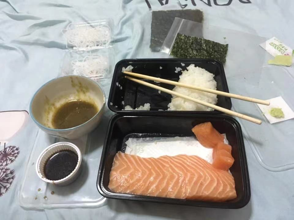 感动餐馆附赠美食 抑郁女转念要活着