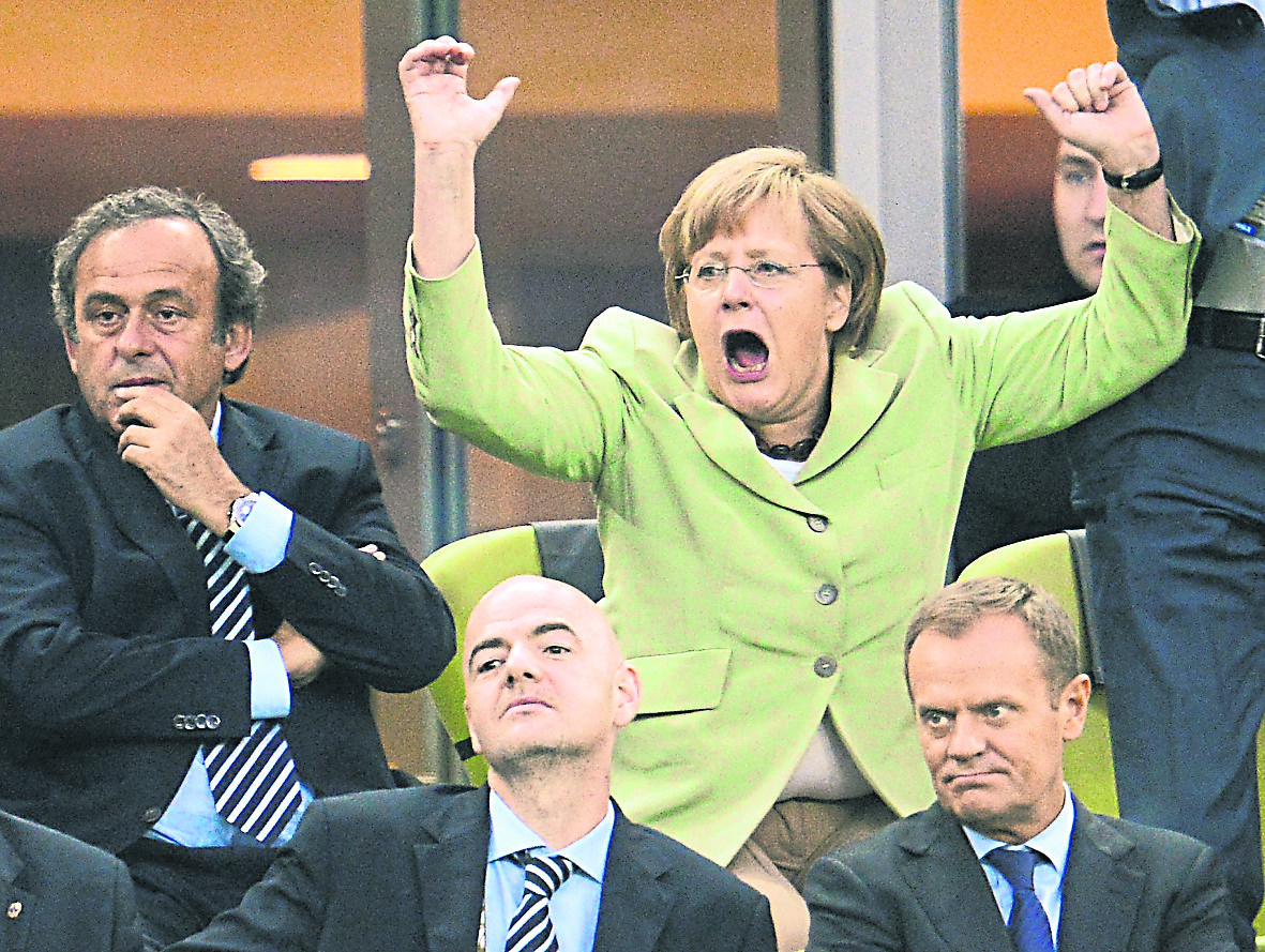 拆弹16年 欧洲女王谢幕 默克尔改变了一世代