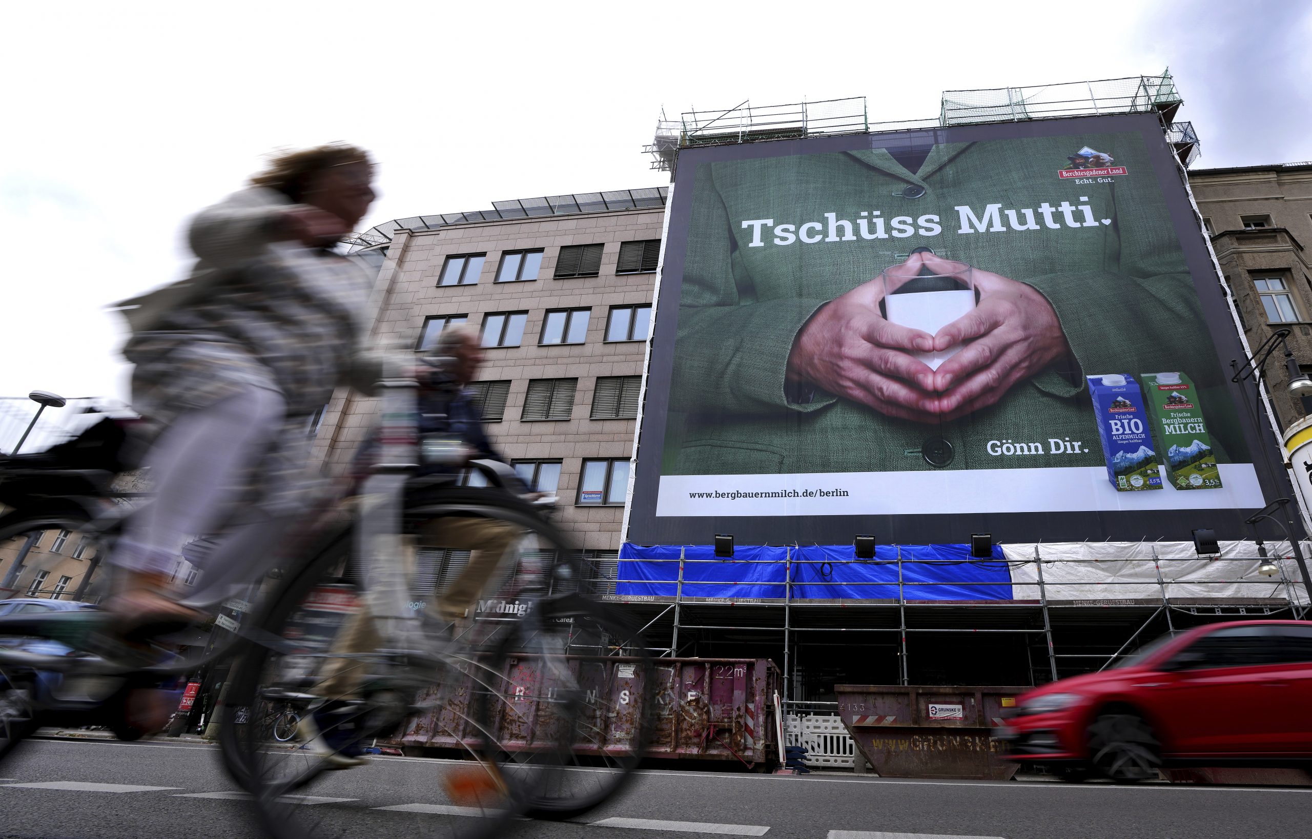 拆弹16年 欧洲女王谢幕 默克尔改变了一世代