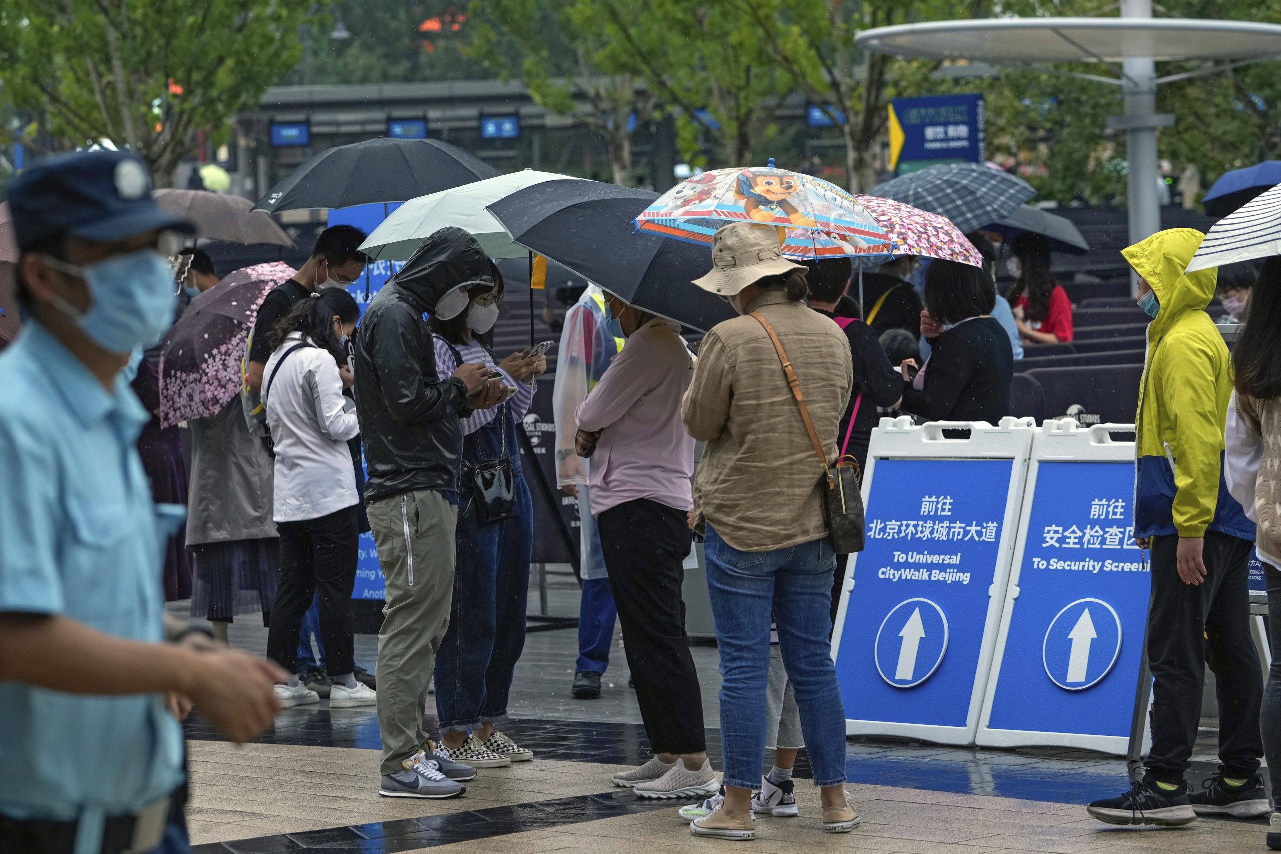 拚图两图／北京环球影城周一开幕　园方采实名制防炒卖门票