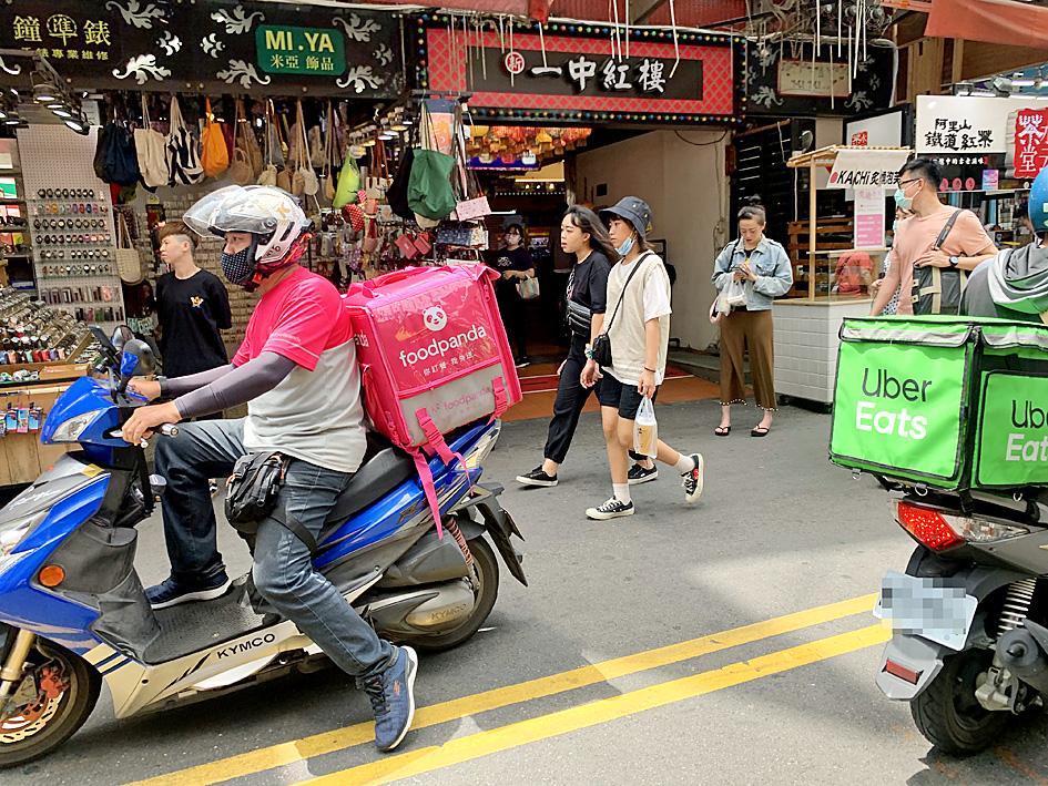 拼盘 2图/日本超人外送员每周送90小时 3个月只休一天赚进10万