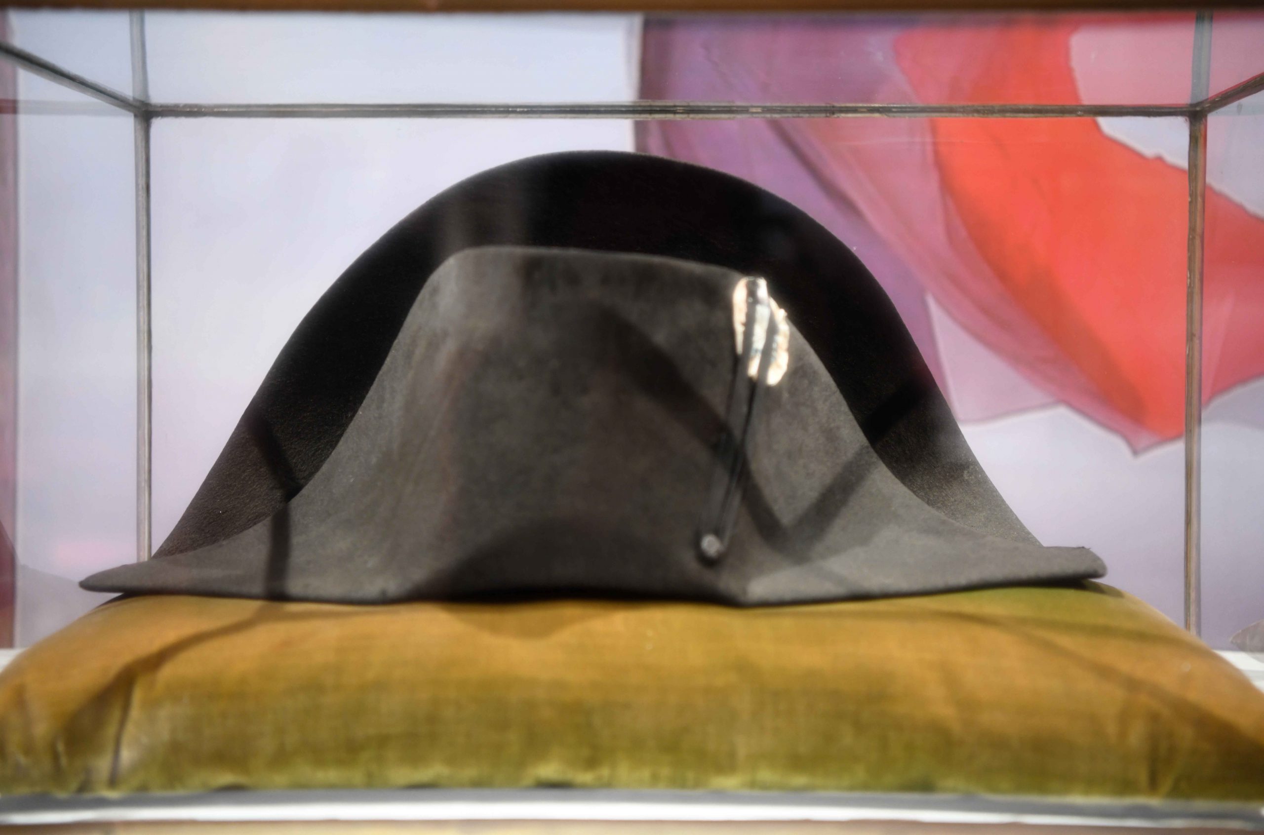 拼盘  拿破仑双角帽在巴黎苏富比以122万欧元拍出