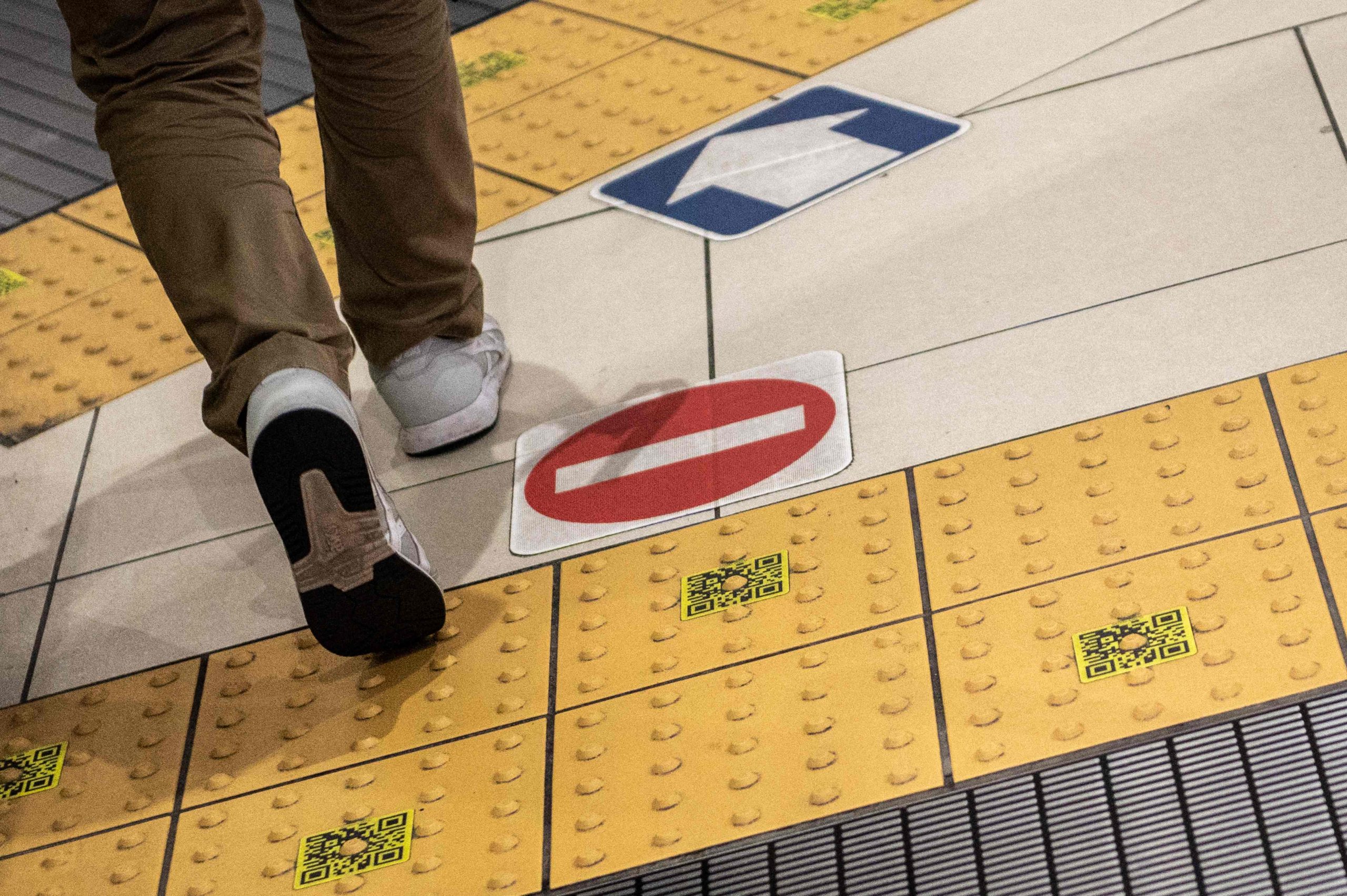 盲人“看得见”的砖块