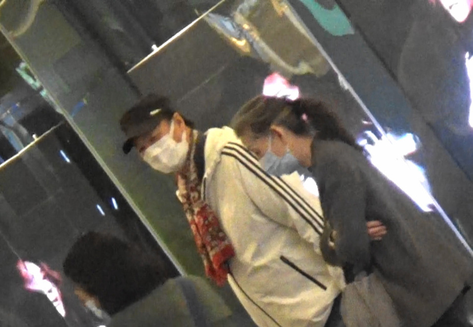 挺巨腩游商场．75岁狄龙健步如飞