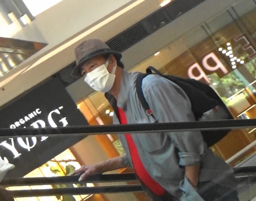 挺巨腩游商场．75岁狄龙健步如飞