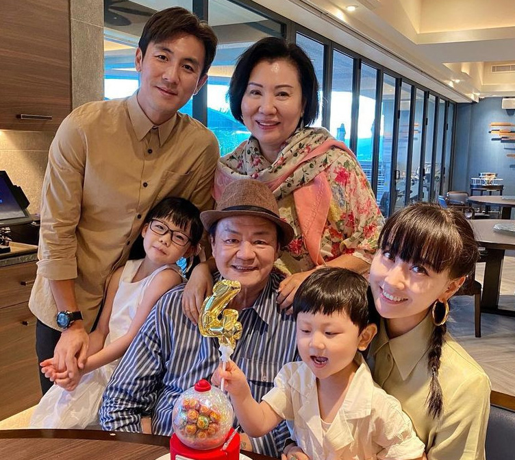 挺巨腩游商场．75岁狄龙健步如飞