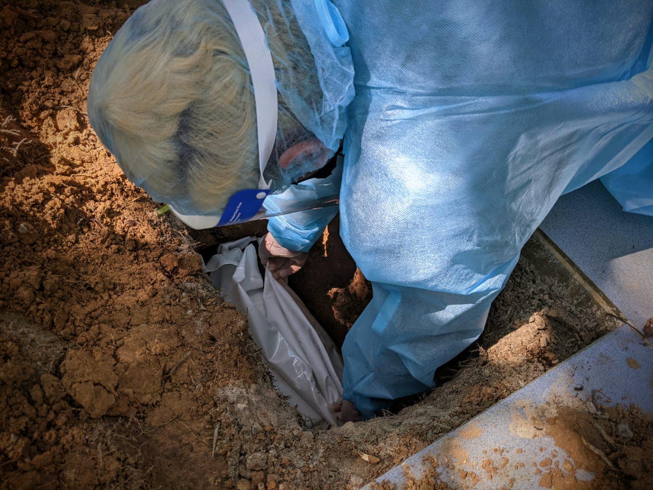 新生儿出生染疫亡 妈妈昏迷未醒已下葬