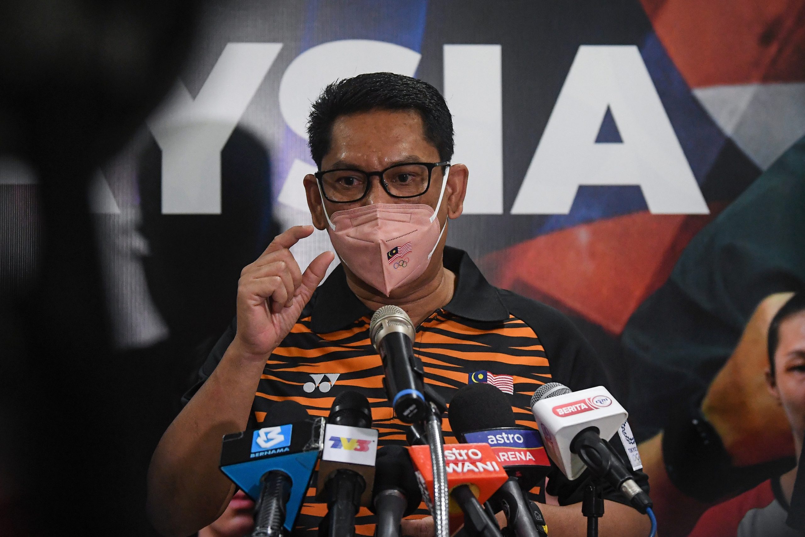 服务11天进账3万引争议·法依沙退还 捐冠病基金