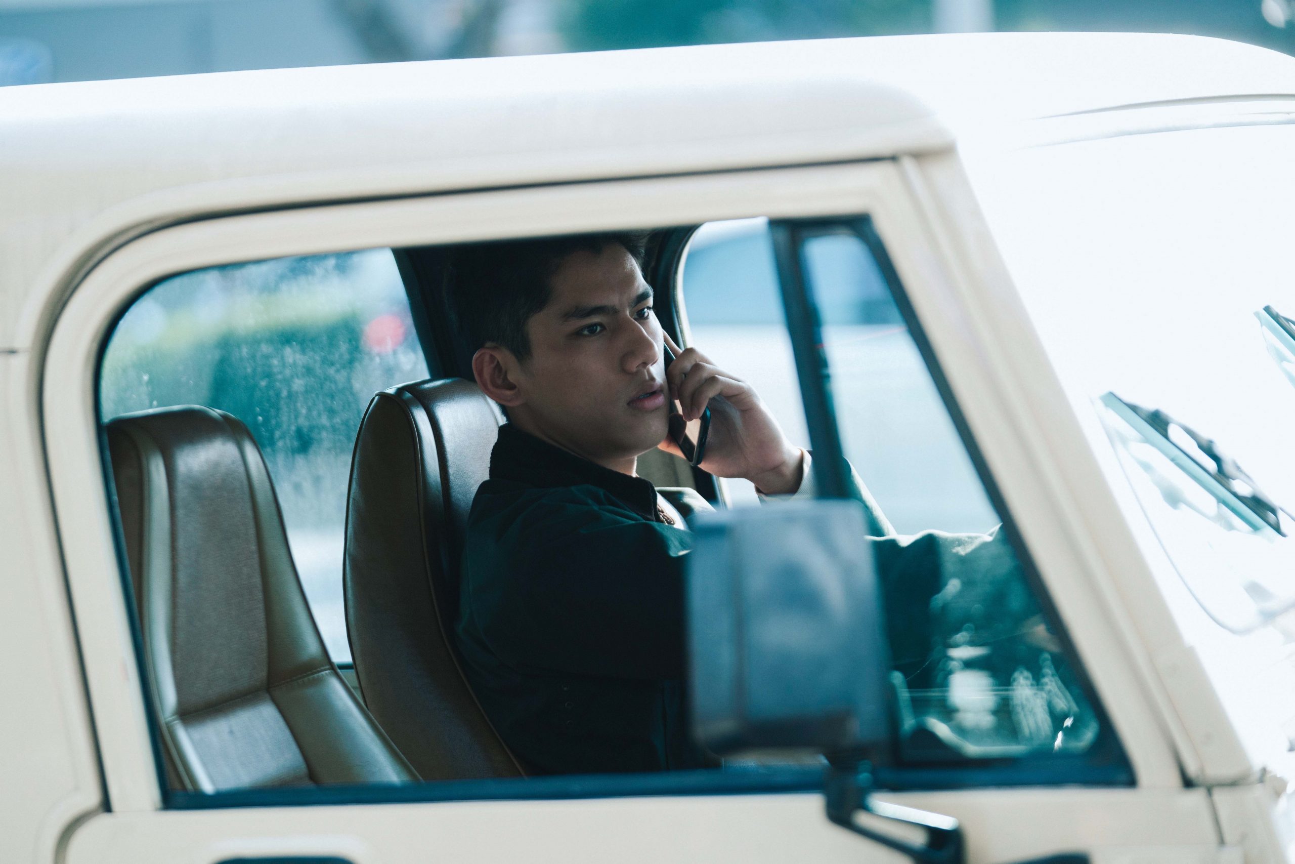 朱轩洋飞车遭路人违驾搅局. 被周渝民李铭顺联手加戏搞崩溃