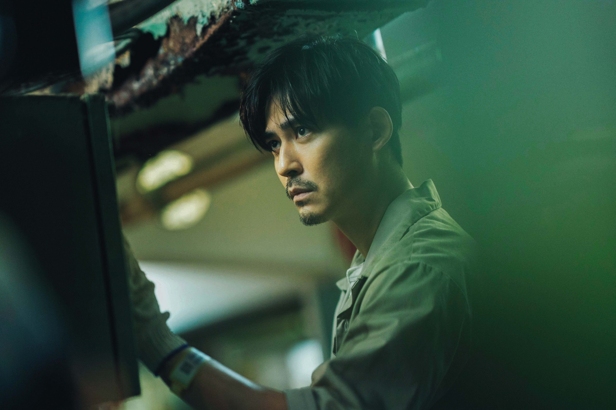 朱轩洋飞车遭路人违驾搅局. 被周渝民李铭顺联手加戏搞崩溃