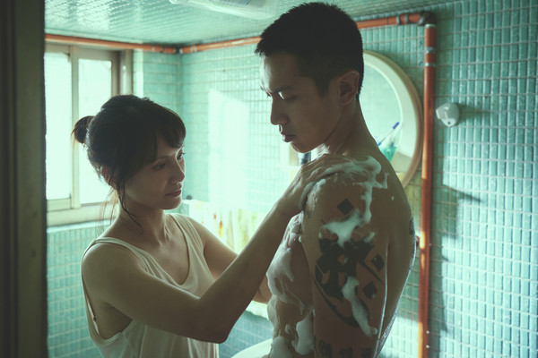 李心洁帮洗澡只穿C字裤‧柯震东不尴尬:身体只是工具