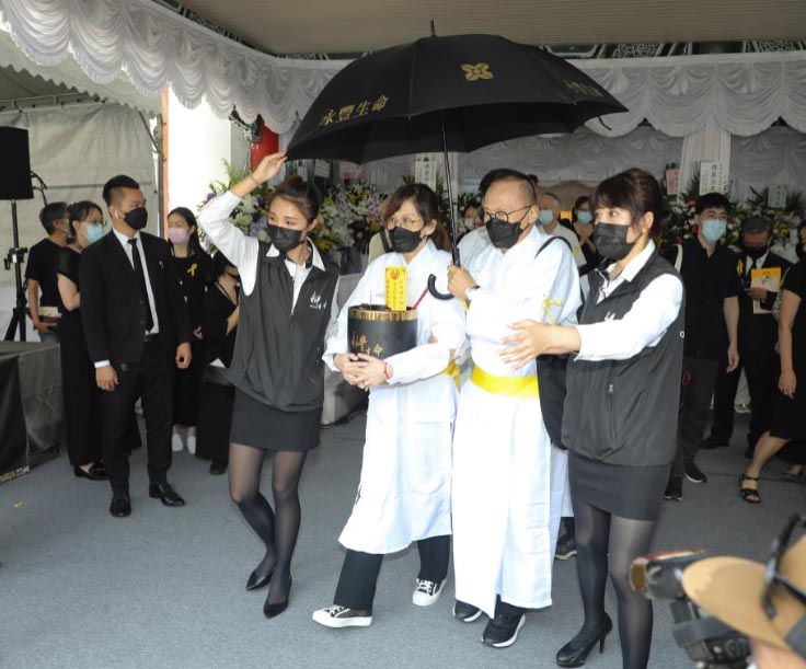 李行最后一程.最爱《小城故事》送行