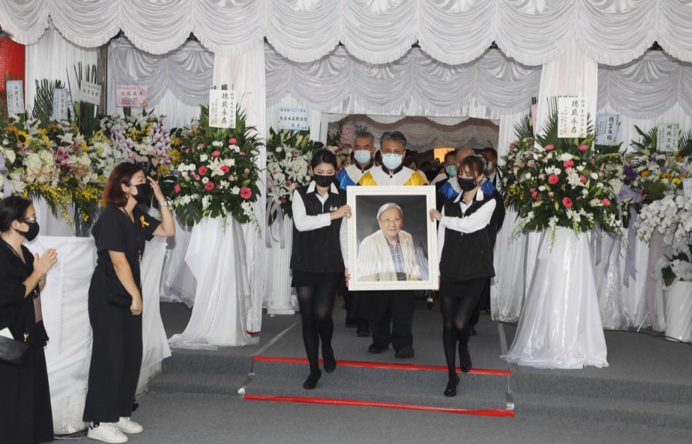 李行最后一程.最爱《小城故事》送行