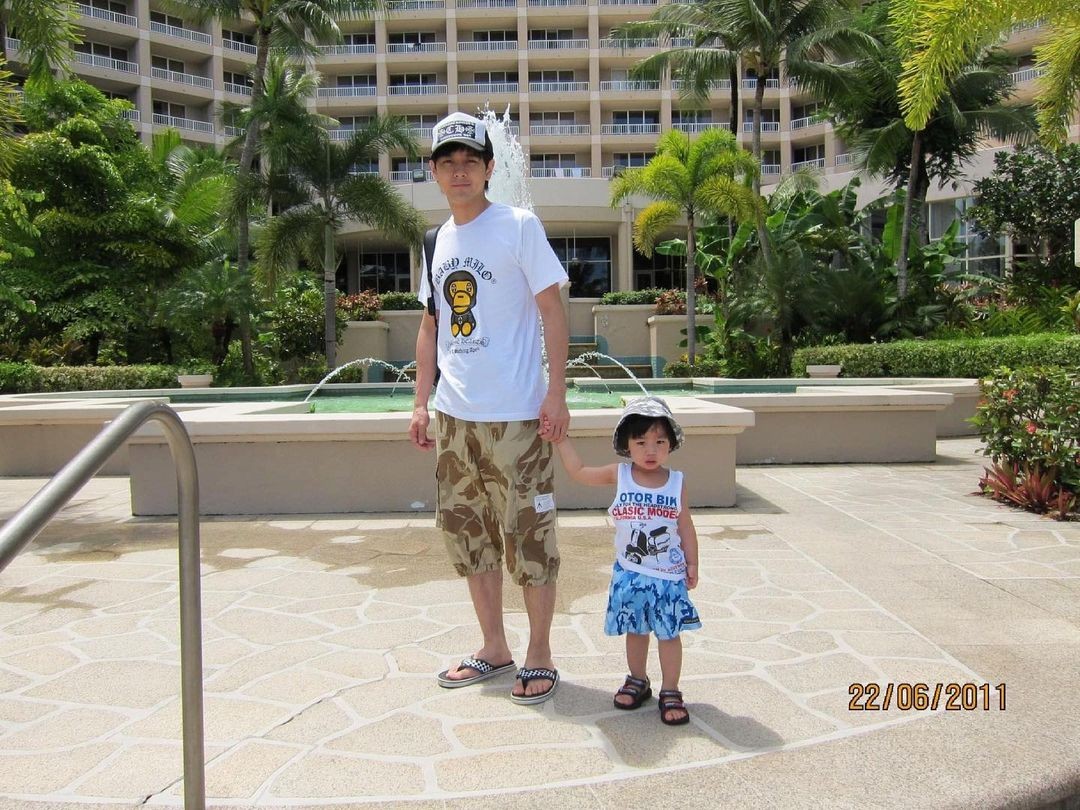 林志颖贺Kimi 12岁生日 父子并肩合照像兄弟