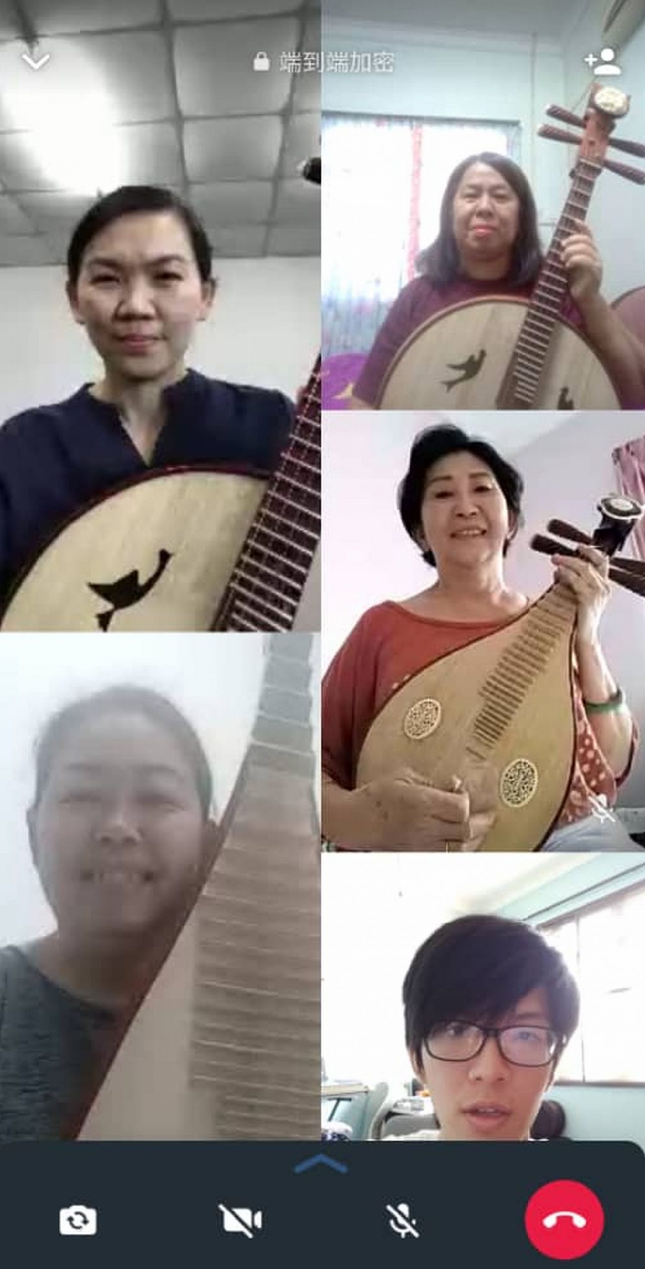 阿公阿嬷跟上时代，网课唱奏出动人音符