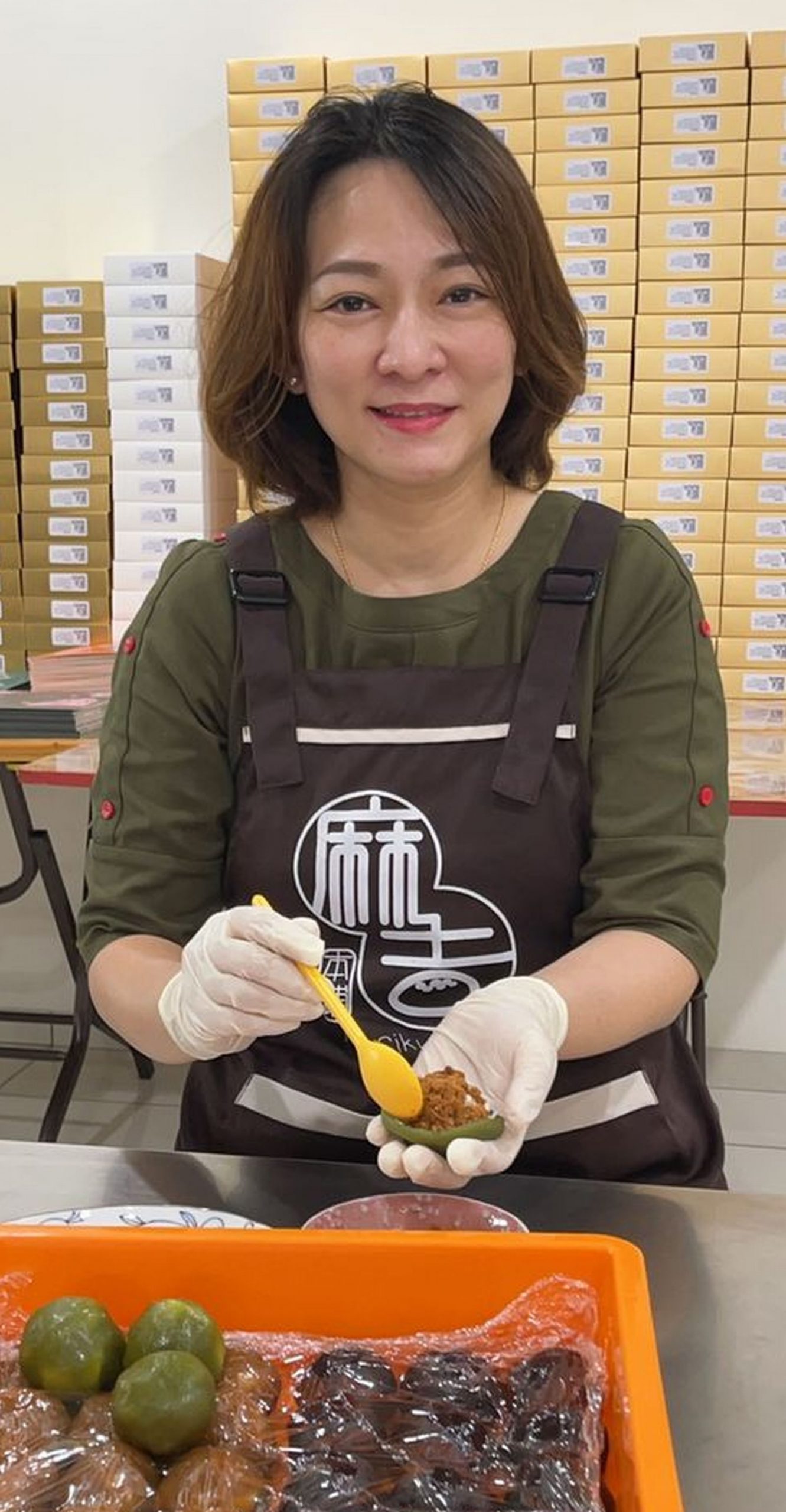 柔:【食客指路之私房好菜】(本月21日刋):中秋节倍思亲,台籍媳妇手作月饼解乡愁