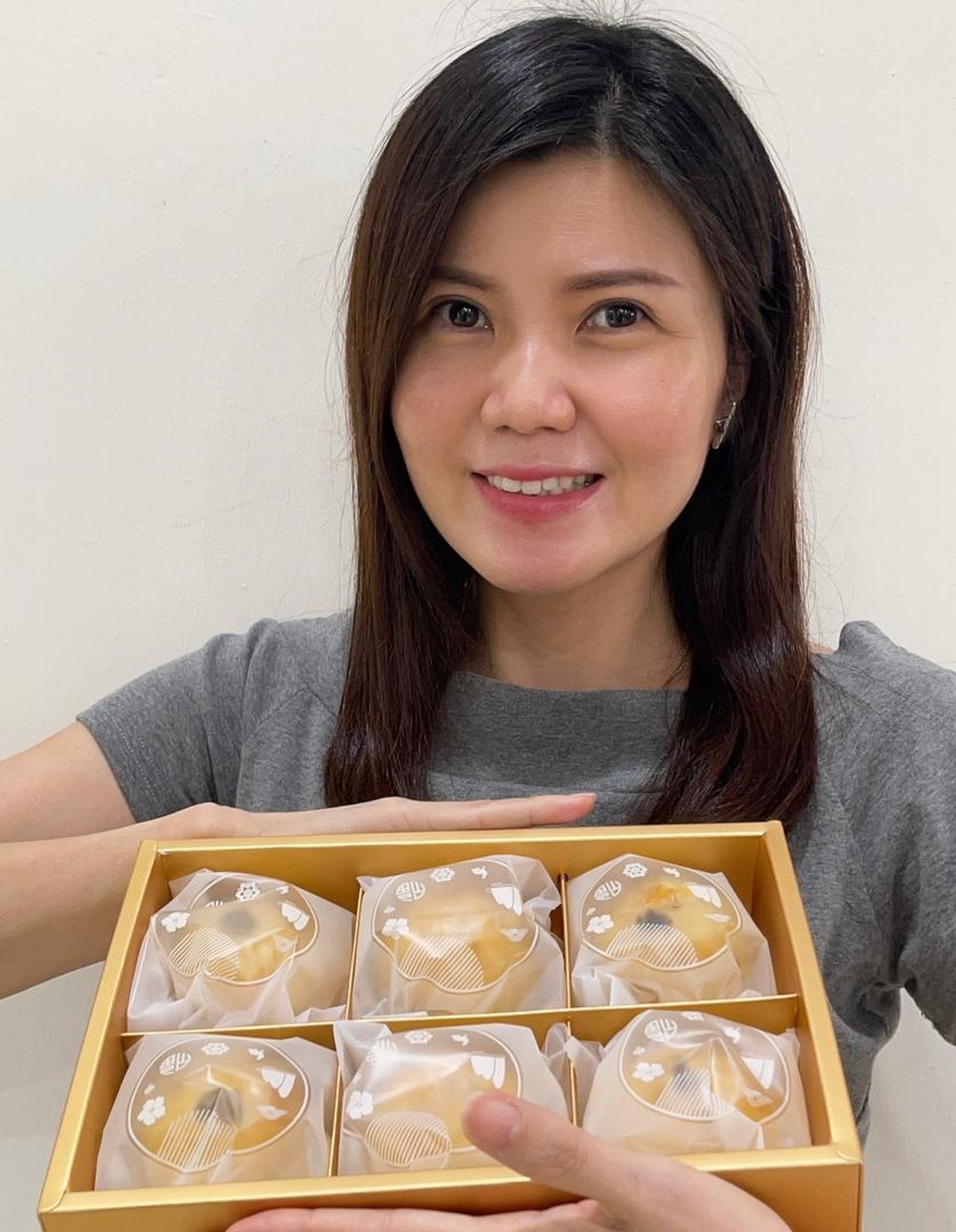柔:【食客指路之私房好菜】(本月21日刋):中秋节倍思亲,台籍媳妇手作月饼解乡愁