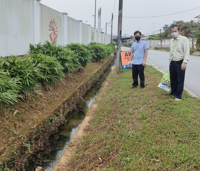 柔:封底头条:【民生特工队】:通往古来新港新村唯一道路一雨成灾,村民苦不堪言