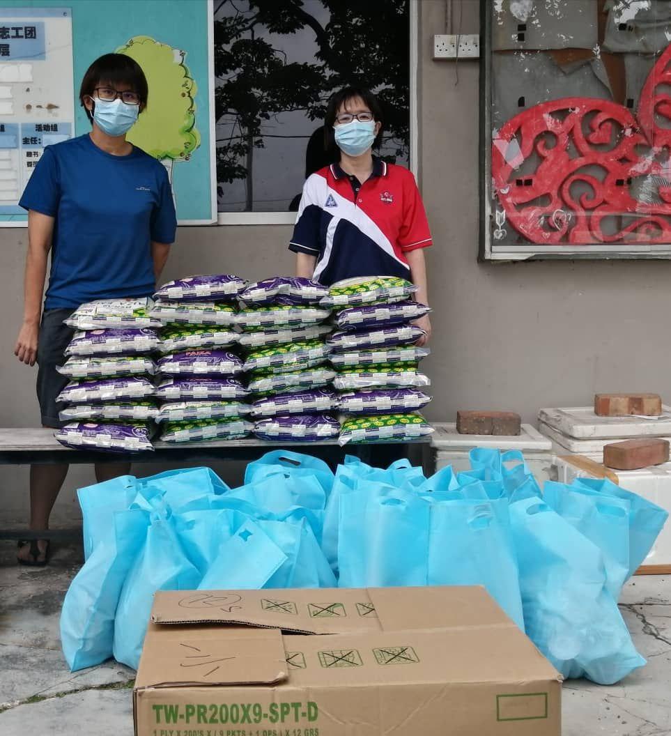 柔:文告:益人、希望家庭协会赠物资,銮中华一小清寒生受惠