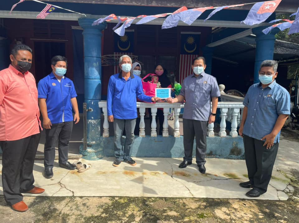 再赐赠援助品 柔王储施援昔加末县贫户