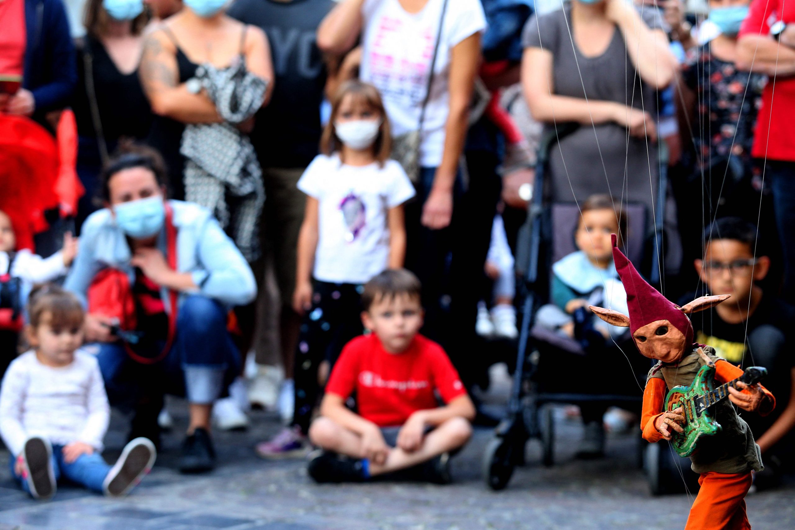 法国/针对10岁童网络欺凌 教部吁学校监察