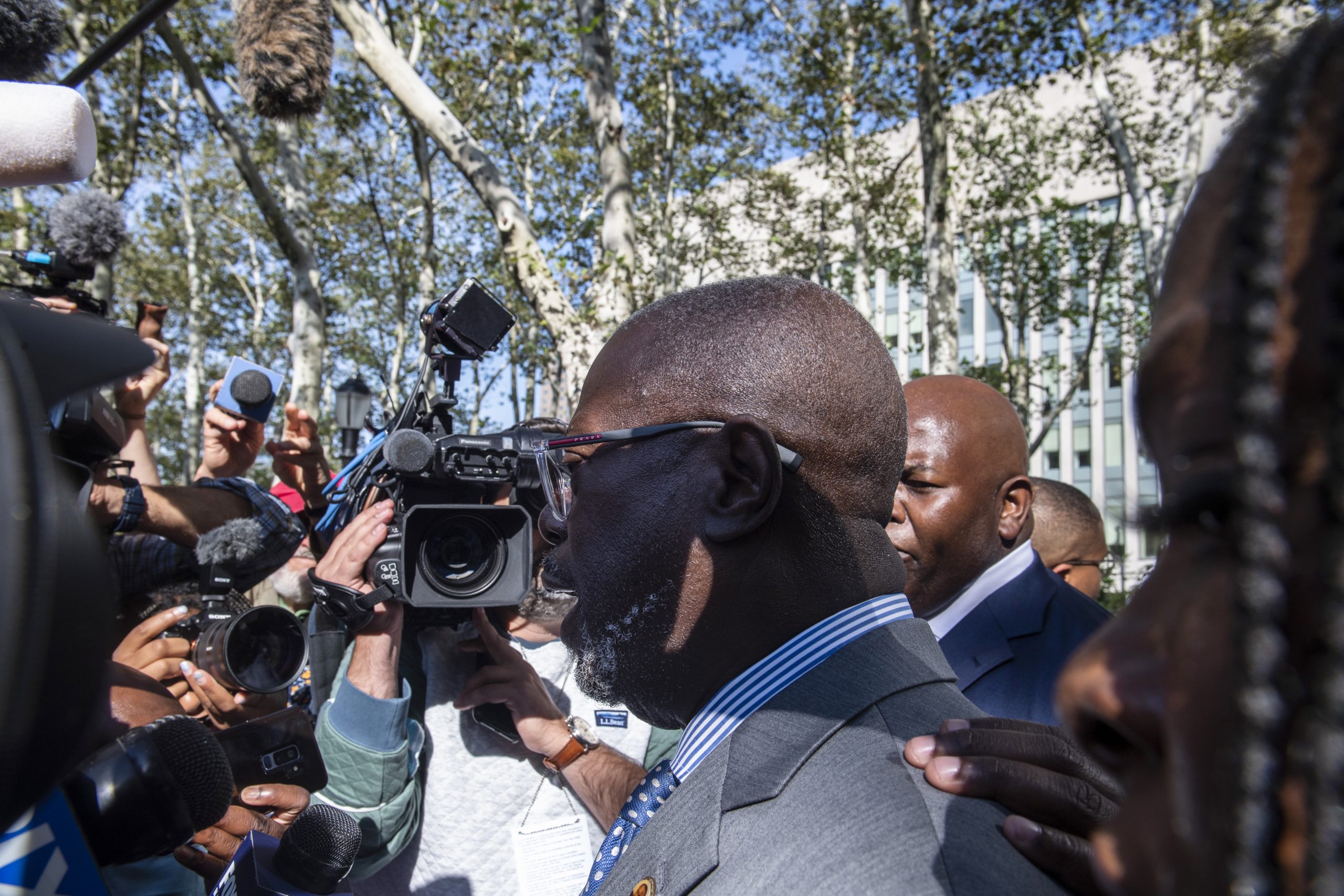 涉性罪案|劳凯利9项罪名成立.面临数十年监禁