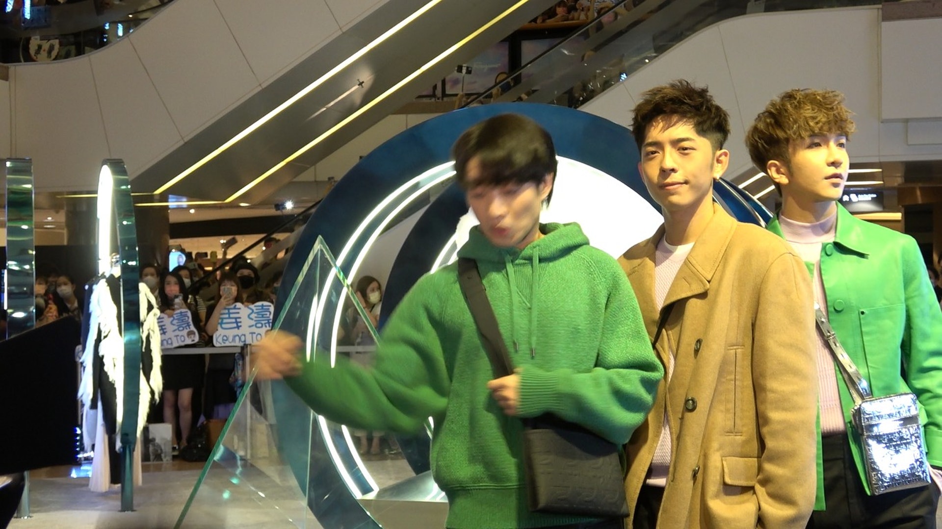 深夜收工体力不支.姜涛出活动突晕倒