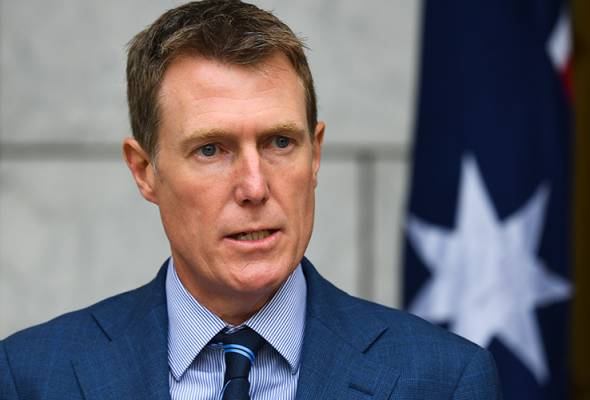 澳洲/收秘密捐款告揭露性侵丑闻媒体 工业科技部长辞职