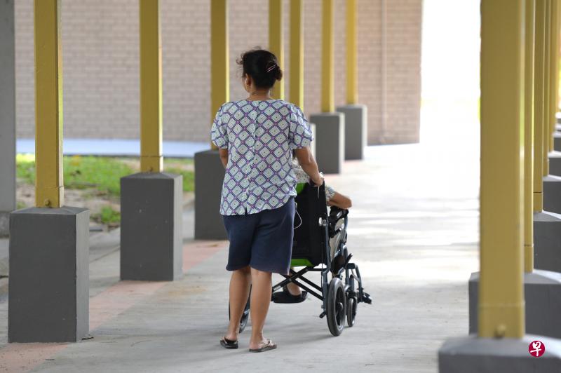 狮城人力部建议新旧雇主 分摊转让女佣隔离检测费