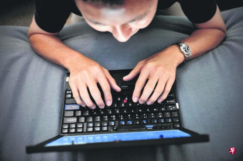 狮城学生哥冒充女郎售性服务骗钱