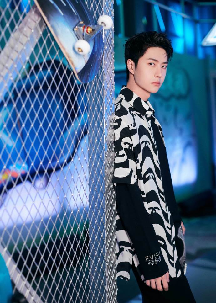 王一博被举报没主持证．《天天向上》名列嘉宾 