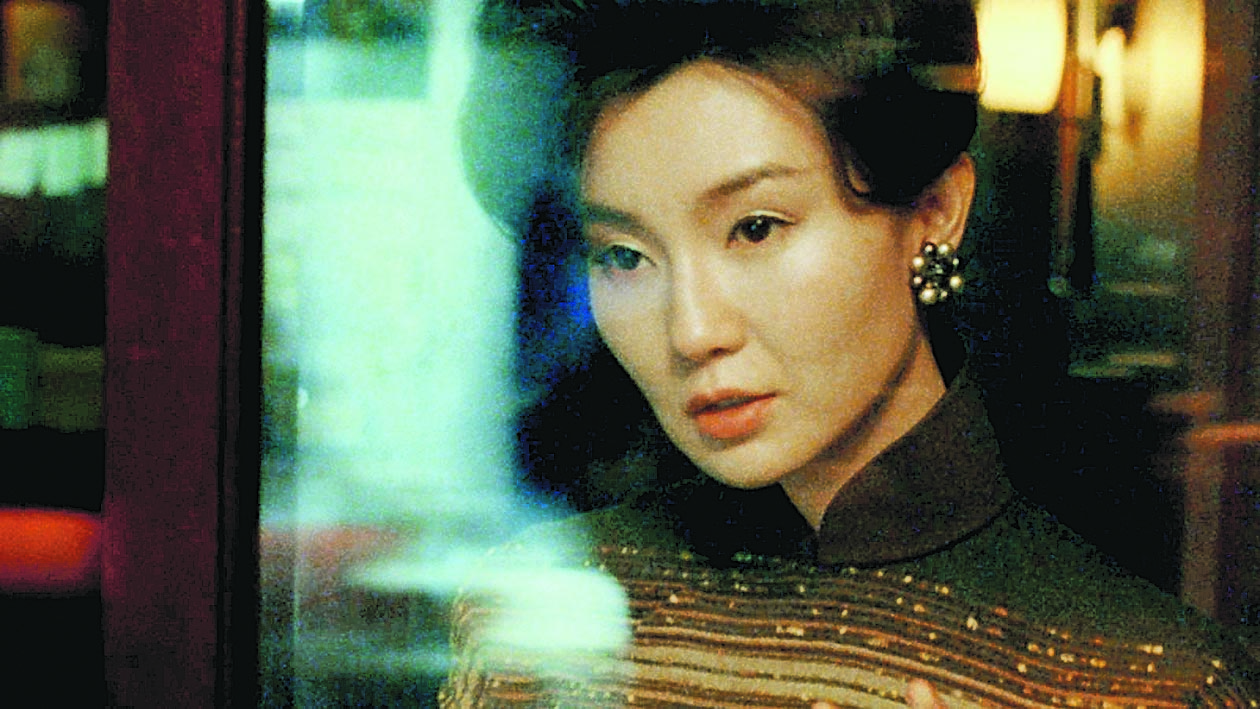 王家卫电影藏品登拍卖会．张国荣《春光乍泄》黄皮衣抢手