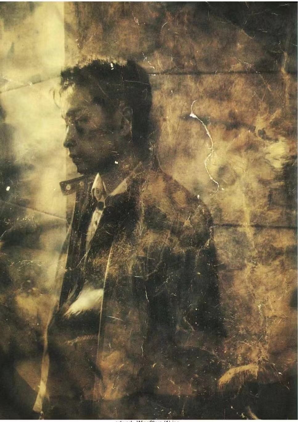 王家卫电影藏品登拍卖会．张国荣《春光乍泄》黄皮衣抢手