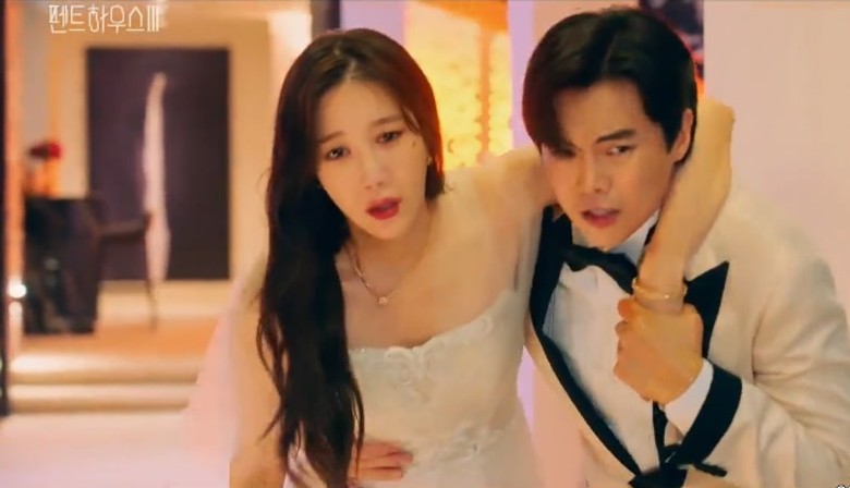 用真塌楼新闻片惹争议．《Penthouse 3》挨轰道歉