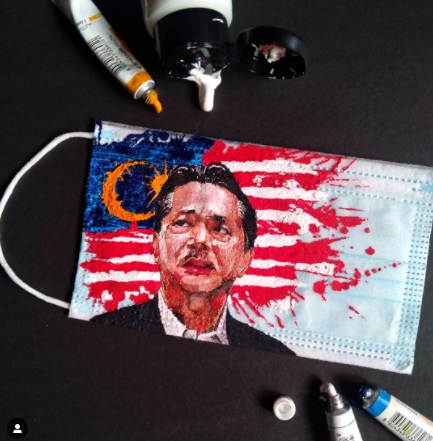 男子突发奇想在作废的口罩上作画,还成功以50至80令吉卖出数片作品