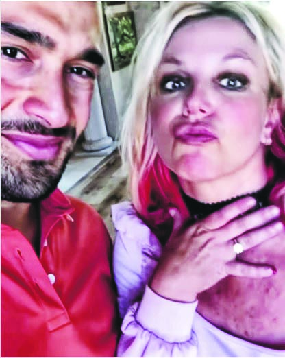 碧妮为庆祝订婚‧无预警关IG帐号