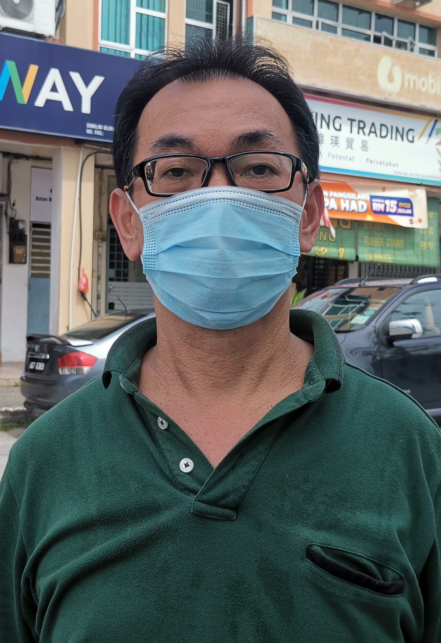 社区动态/万里镇店铺主要出入口被封 商家反对望收回成命