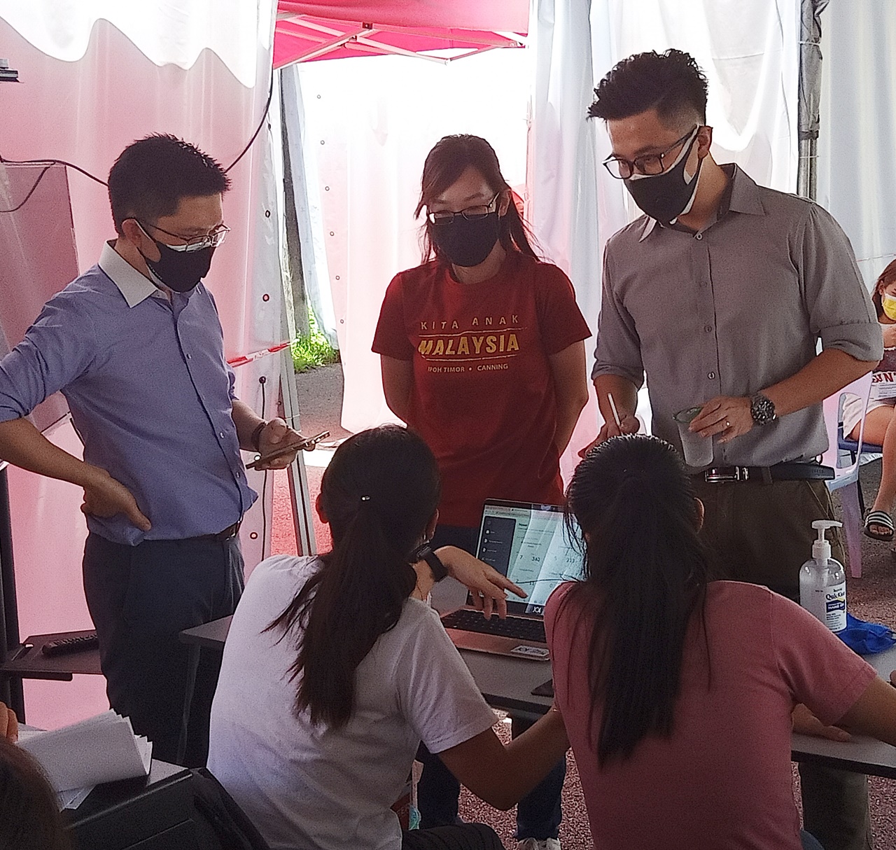 社区动态/兵如港流动接种中心911起在三才华小 每天施打600剂疫苗