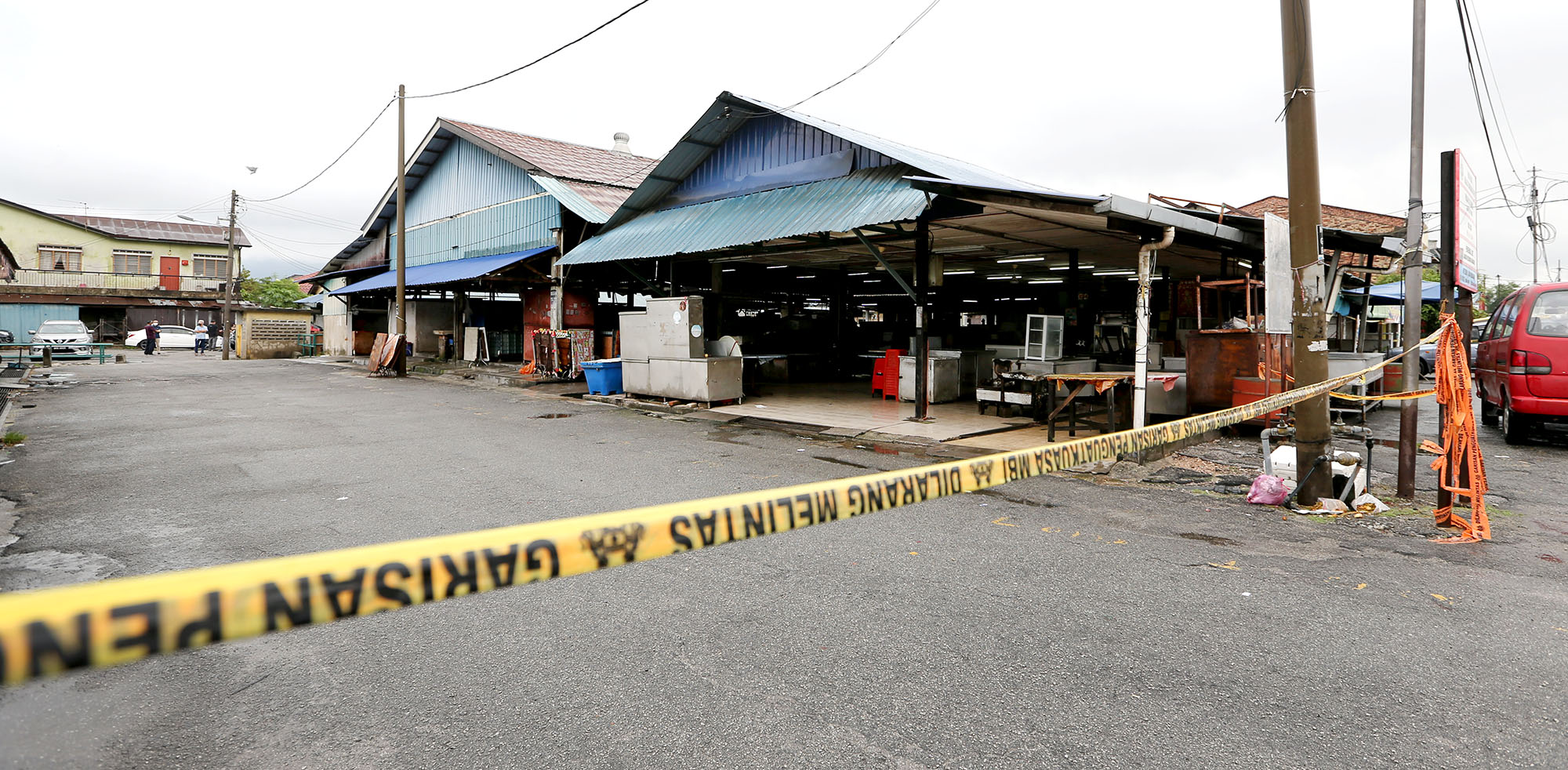 社区动态/斗华新村巴刹有小贩确诊 马华志工团出动消毒