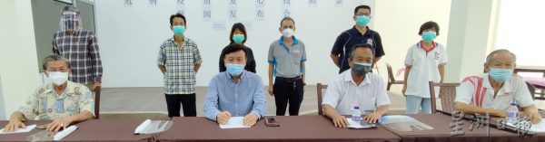 社区社团 | 安顺福建公会筹10万<br/>助下霹贫困学生家庭