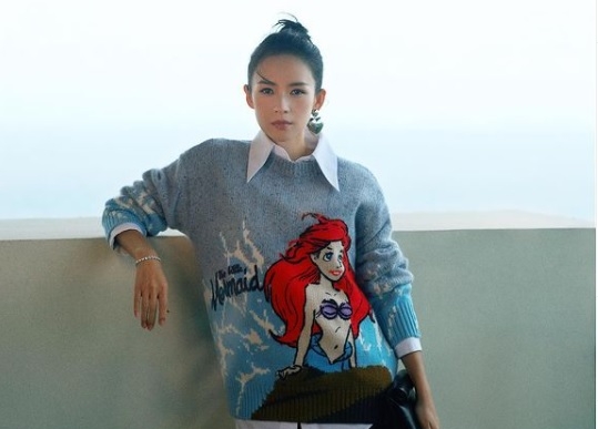 章子怡全家出游.汪峰太拉风被调侃像保镖