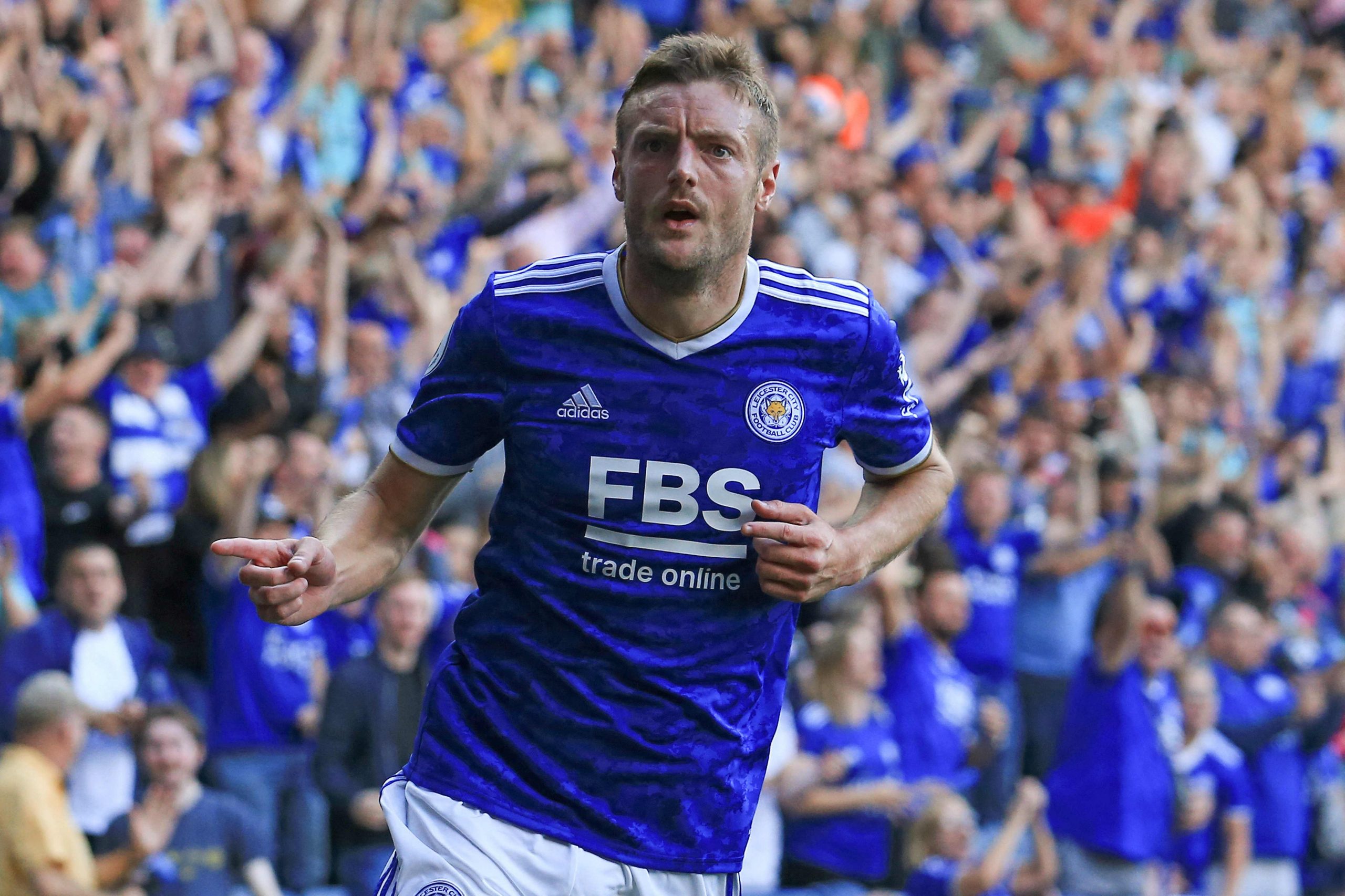 红军意外遭蜜蜂逼平 萨拉赫百球里程碑不完美