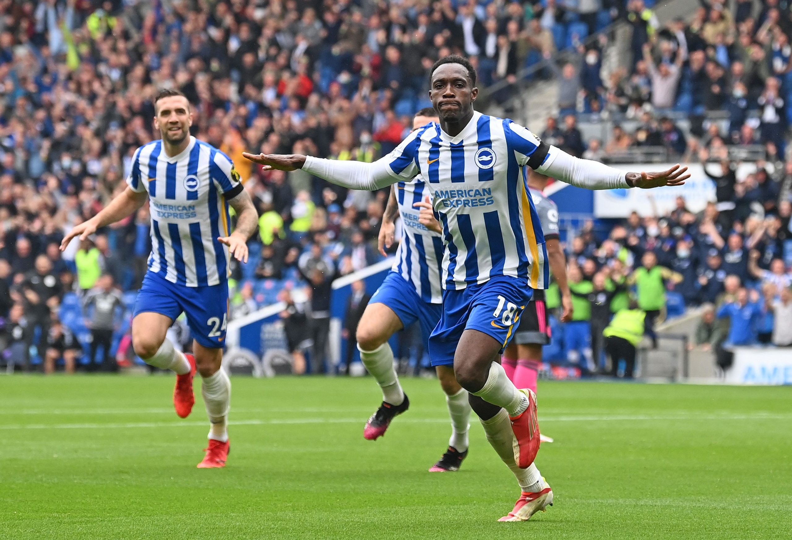 终场时刻戏剧性敲“锤”  红魔跨季客场28场不败