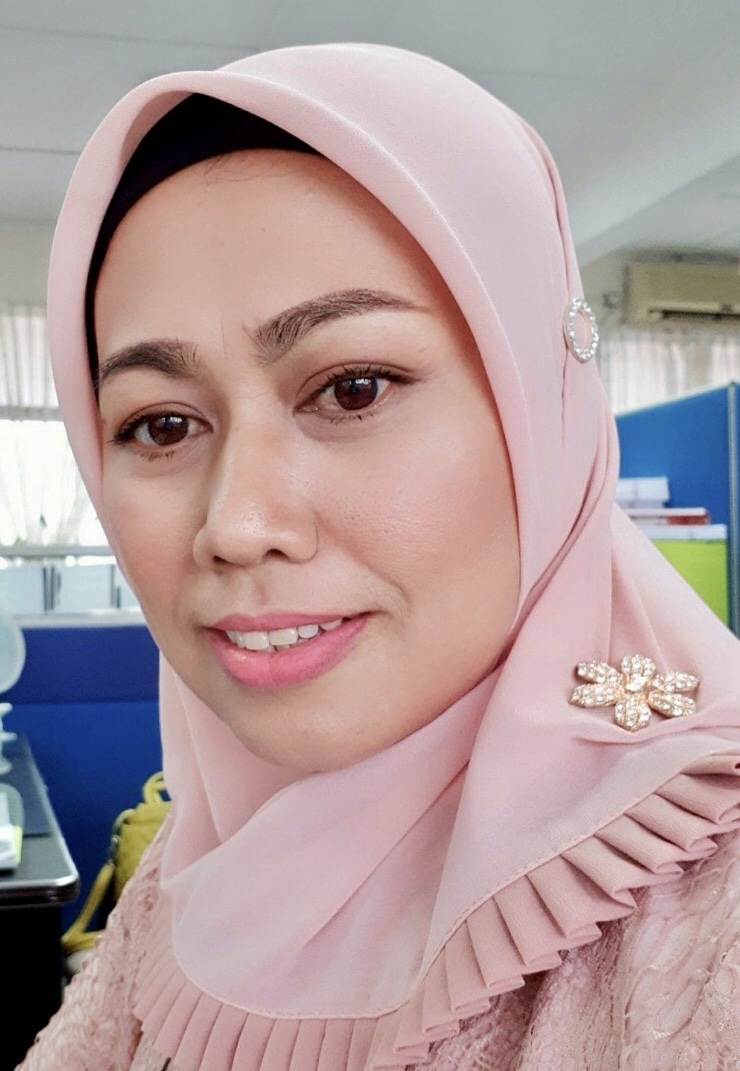 罗丝雅娜:教局屡劝无效 玻26教师拒接种