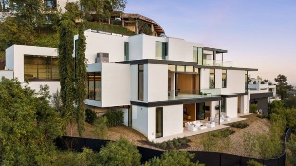 艾莉安娜豪宅遭狂迷闯入．用刀指吓保安