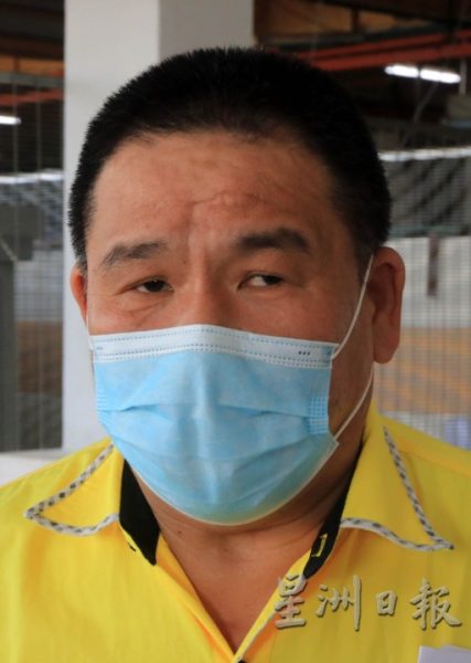 芙蓉公市允许60岁以上长者出示疫苗接种卡便可进入