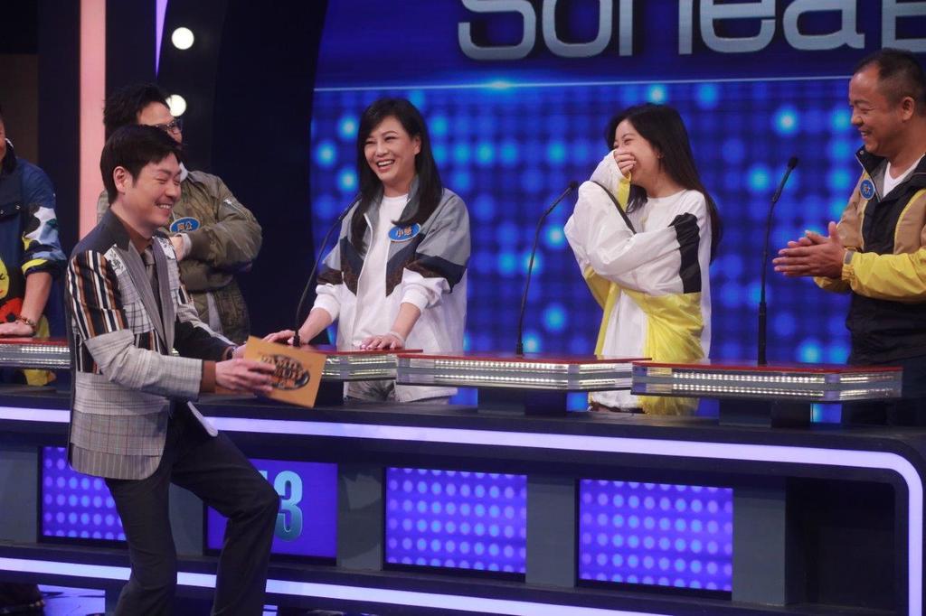 苏志威14岁女儿穿热裤晒长腿‧获赞像少女版龚嘉欣