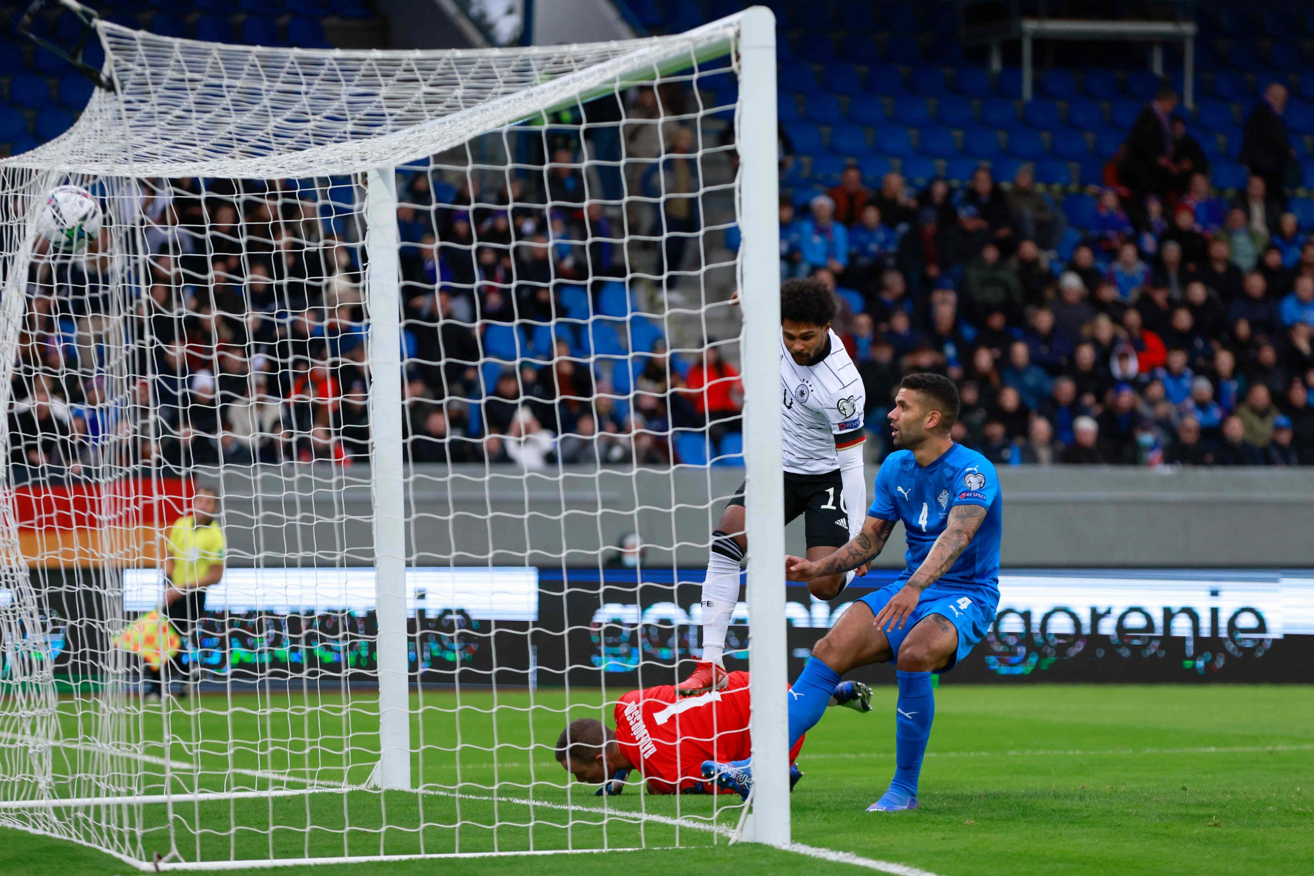 西班牙重掌握B组命运 德国J组3连胜领跑