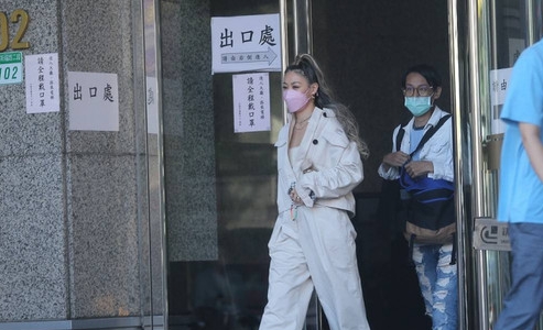 让外佣塞后车厢被骂爆．蔡诗芸1张照解谜