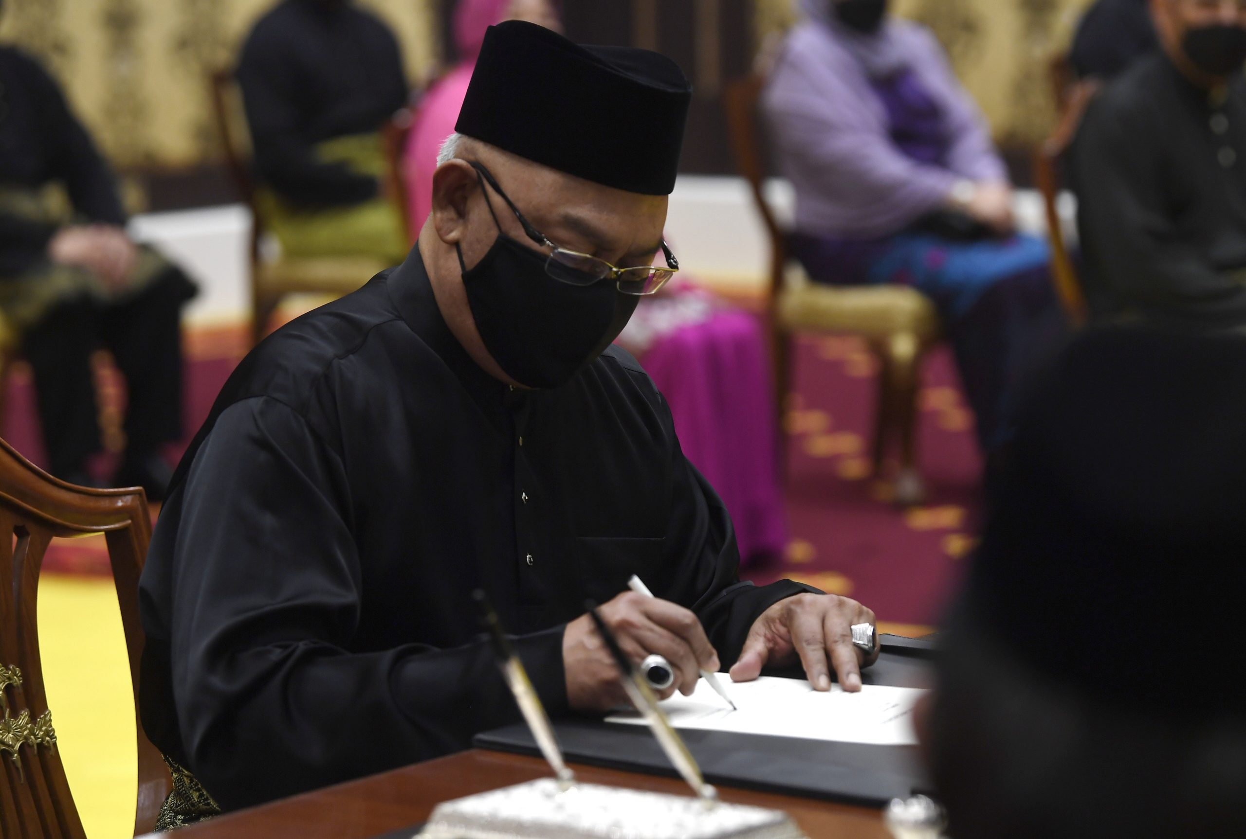 诺奥马和阿拉敏宣誓就职